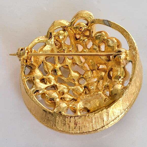 Vintage ART Arthur Pepper Brooch Gold Tone Round Faux Pearl Signed Rope Trim - Picture 4 of 7